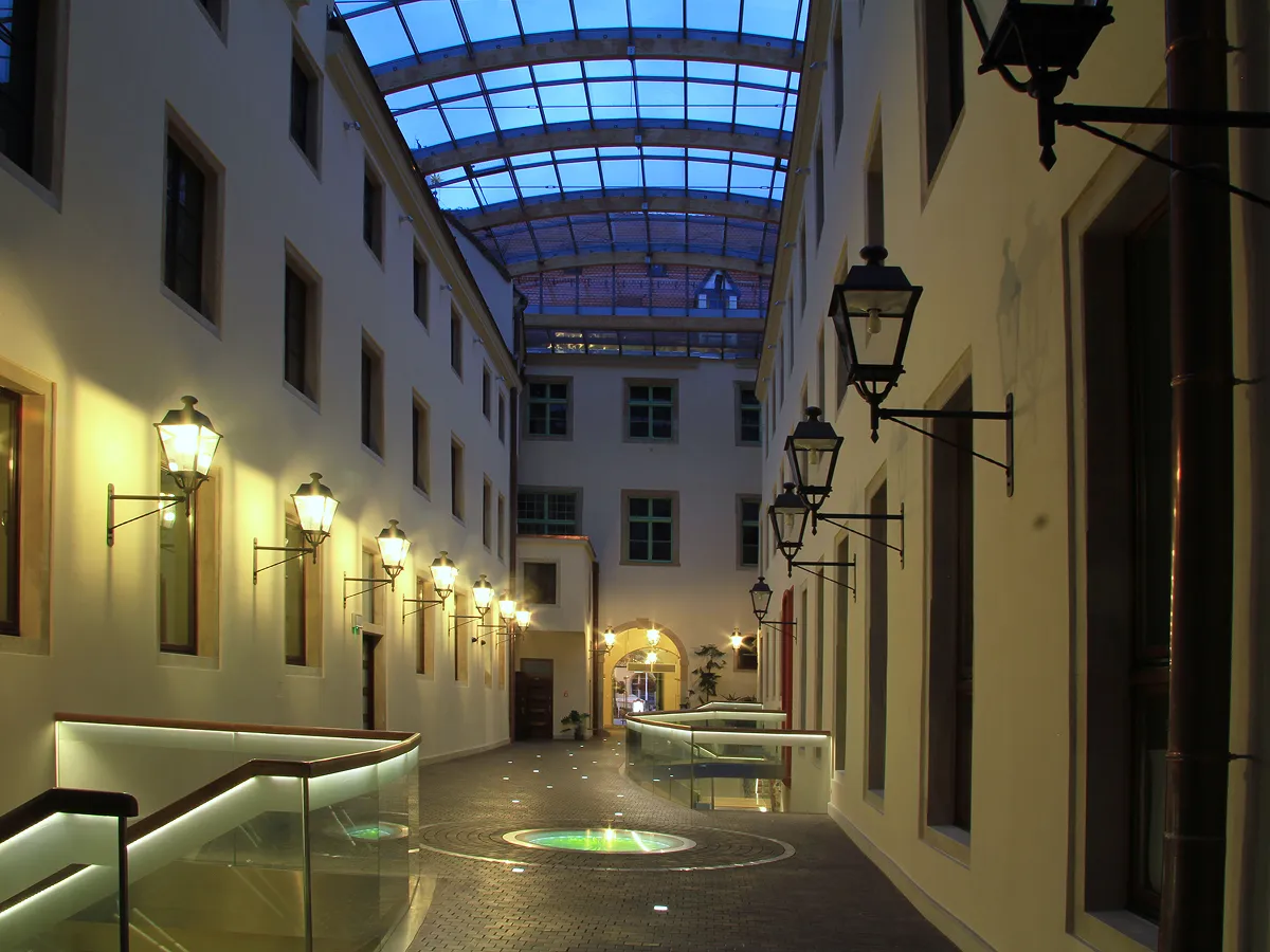 img_68ac372f5e1669.91484833