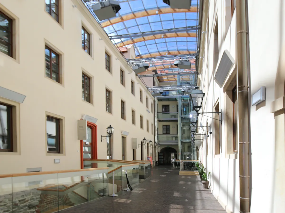 img_68ac373382baa4.09333415